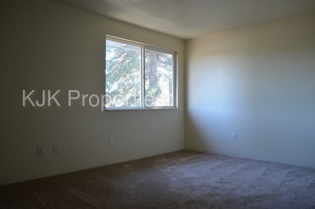Building Photo - 3753 SE 108th Ave