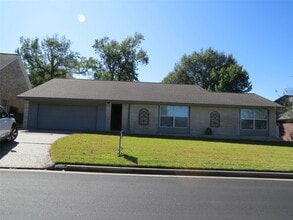 Building Photo - 625 Augusta Dr