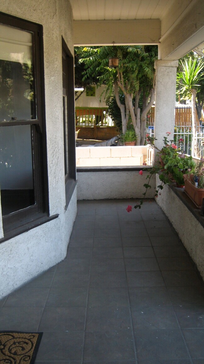 Porche delantero - 2523 Alta St