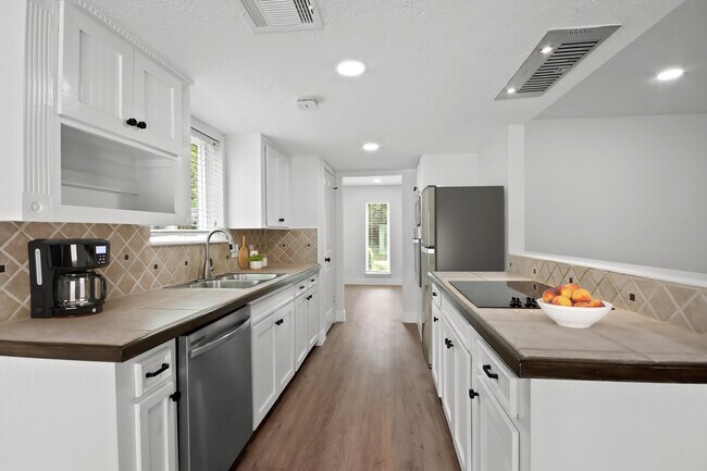 Foto del edificio - 14527 Duncannon Dr