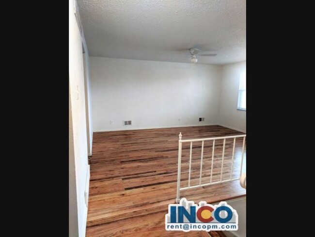 Foto del edificio - 4922 Scranton St