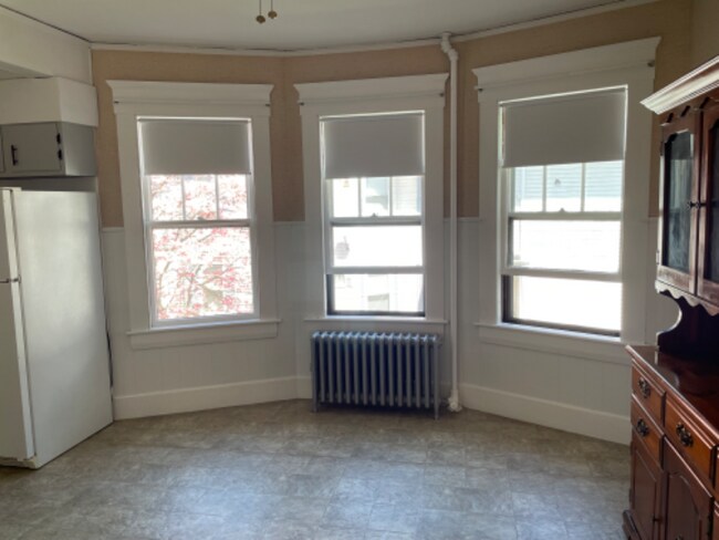 Building Photo - 24 Custer St