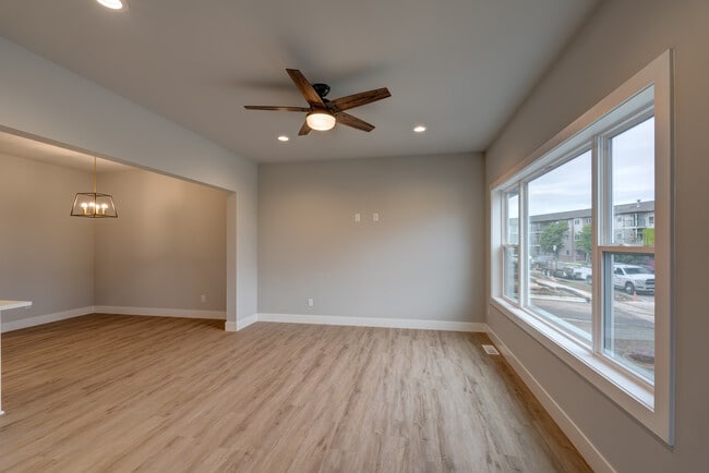 Building Photo - 137 Prairie Heights Dr