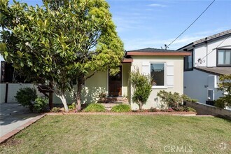 Building Photo - 2616 N Poinsettia Ave