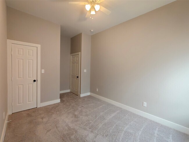 Foto del edificio - 4124 Vaughn St