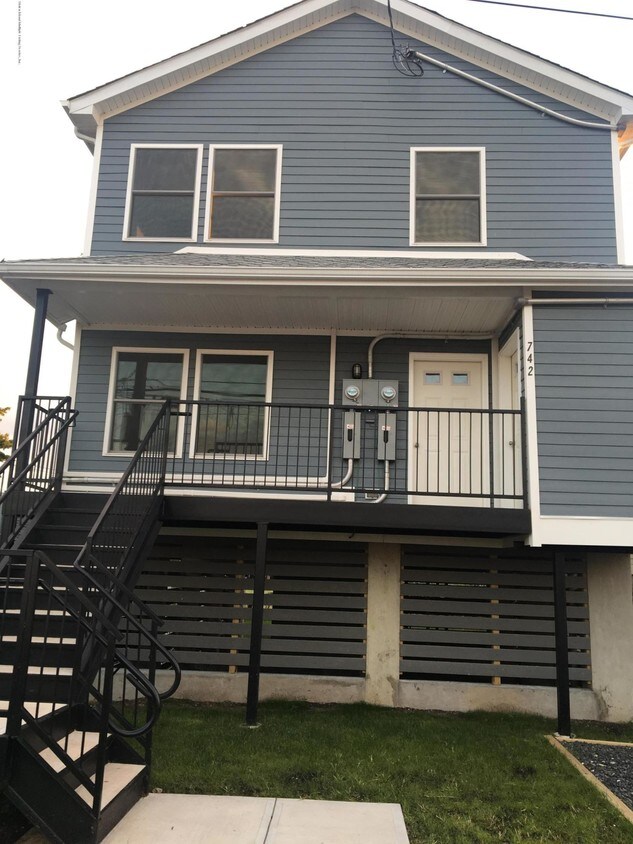 Foto principal - 742 Seaview Ave