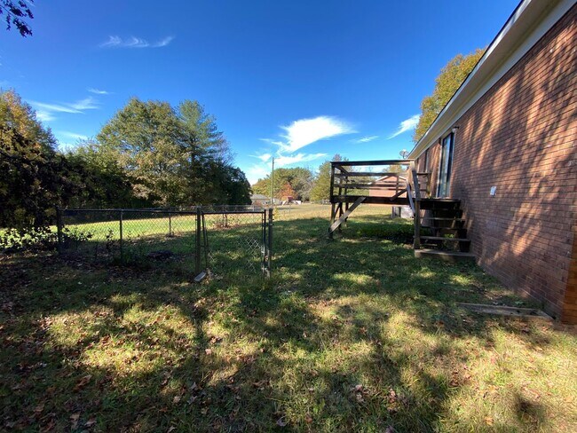 Foto del edificio - 6026 Emerald Ln