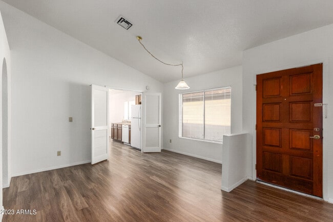 Building Photo - 7331 W Paradise Dr