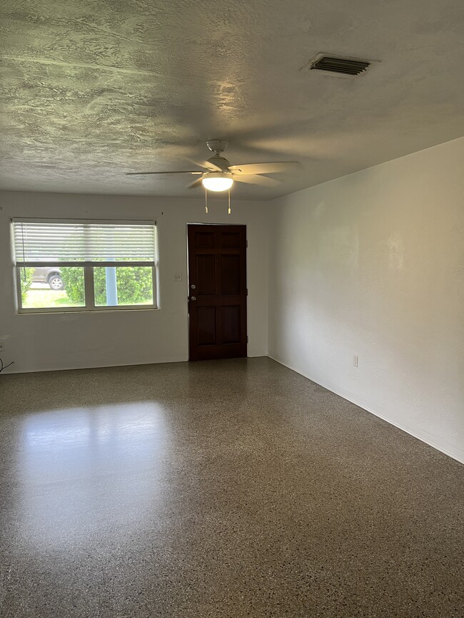 Building Photo - 1504 Golden Ct