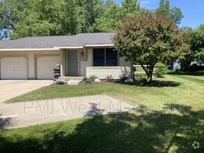 Building Photo - 2703 Woodmeadow Dr SE