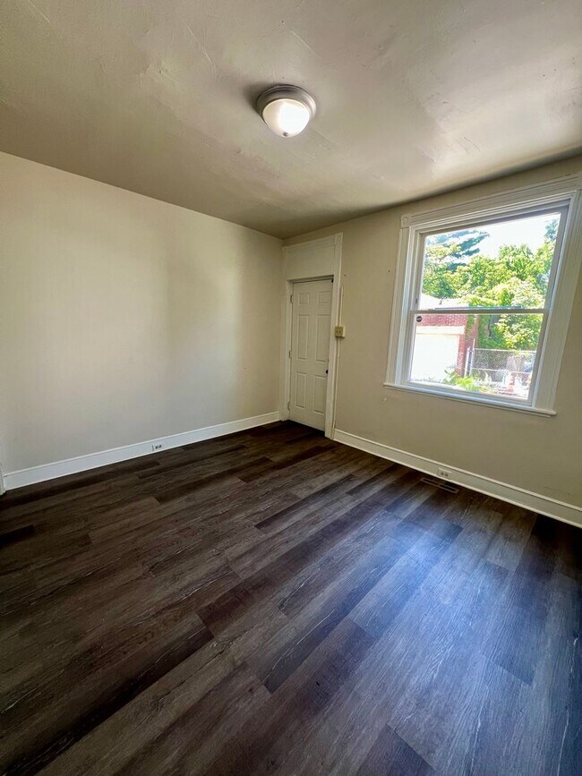 Foto del edificio - Charming 3BR Townhouse in Cabbage Hill