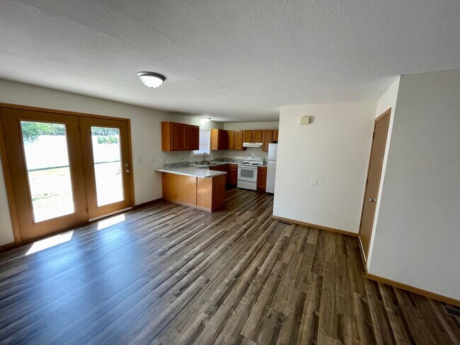 Building Photo - 2 bedroom; 2 bathroom House - AVAILABLE SOON!