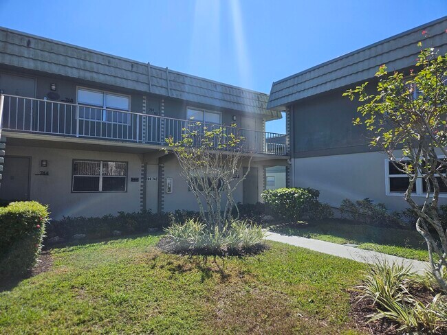 Foto del edificio - 743 Flanders Dr