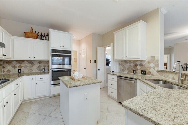Building Photo - 1612 Fall Creek Dr