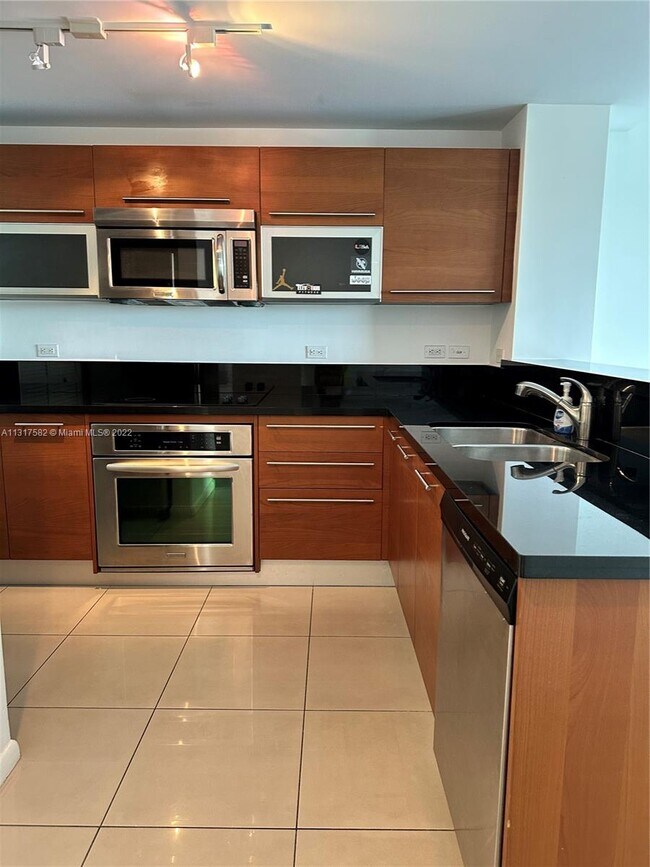 Foto del edificio - 244 Biscayne Blvd