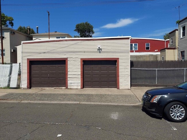 Building Photo - 92 E 21st St