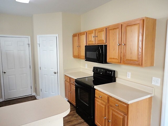 Foto del edificio - 6025 Brambleberry Way