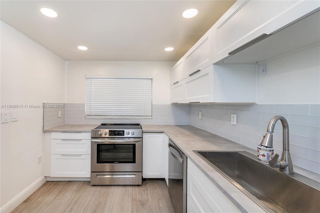 Foto principal - 8875b Fontainebleau Blvd