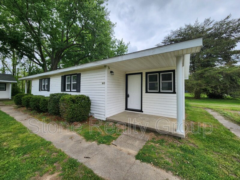 Primary Photo - 5610 E Newcomer Ave