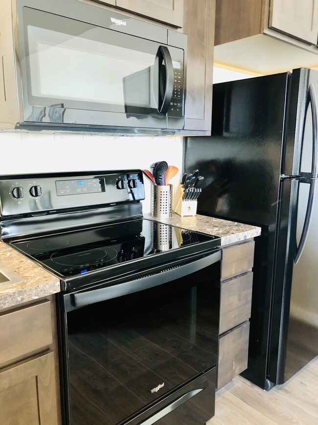 Kitchen - 1163 Sunnybrook Ave