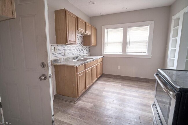 Foto del edificio - 3652 E 151st St