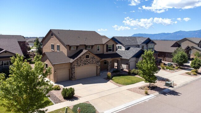 Building Photo - Beautiful home available to move in 08/04/...