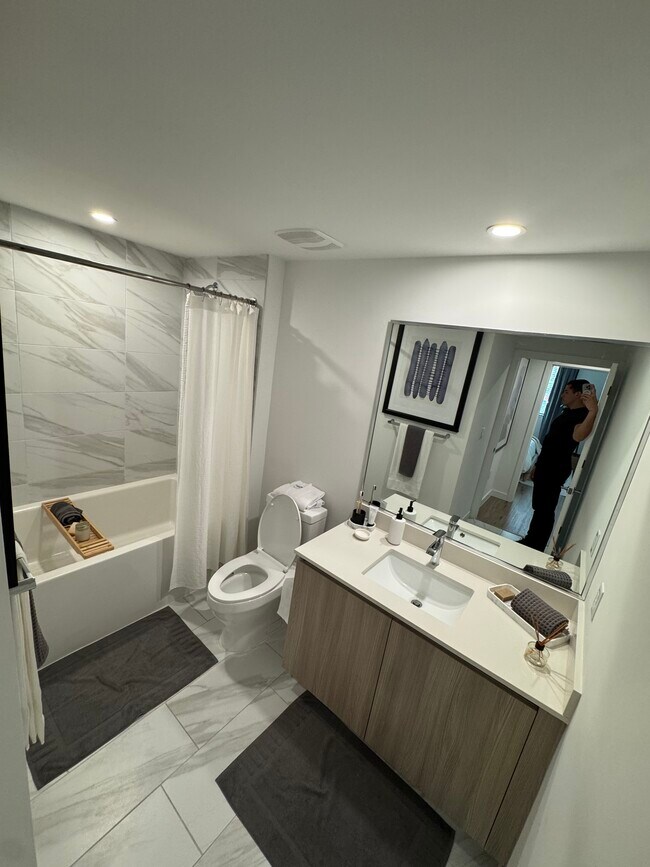 Foto del edificio - 645 W 76th St