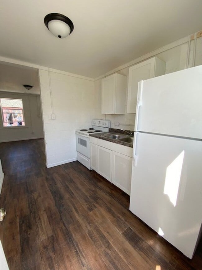 Building Photo - All Electric Two Bedroom Apartment