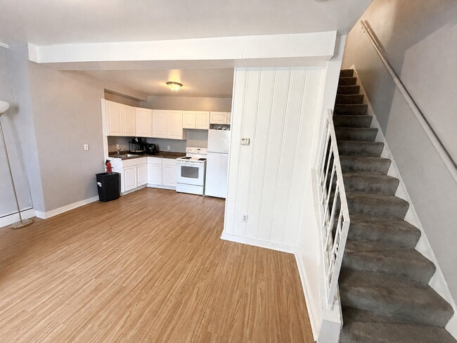 Building Photo - 1713 Walz St