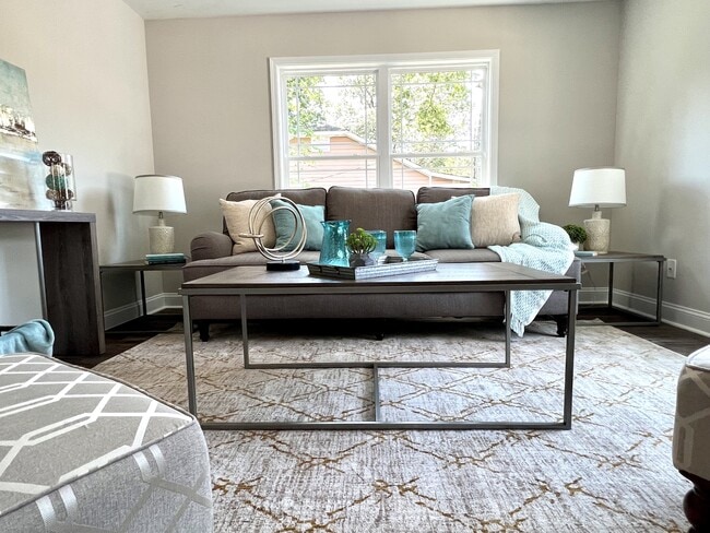 Building Photo - 634 Laundry St