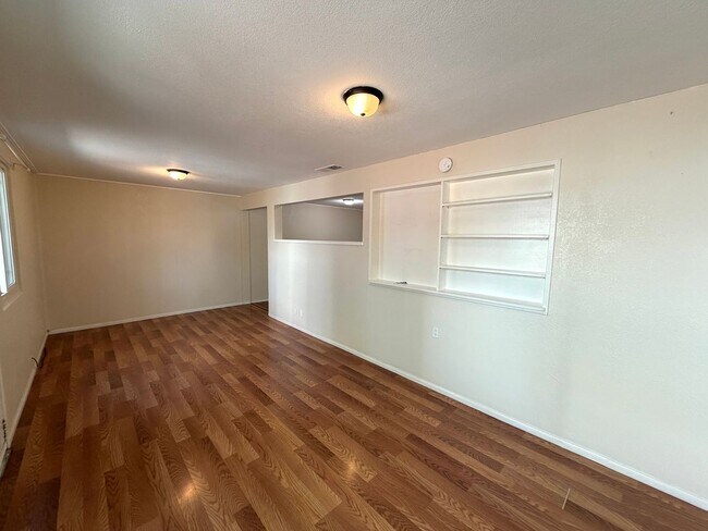 Foto del edificio - Biker’s Paradise: Cozy 2BR Duplex Steps from UC Davis & Downtown.