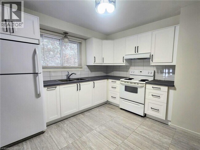 Building Photo - 131 Baldwin Ave