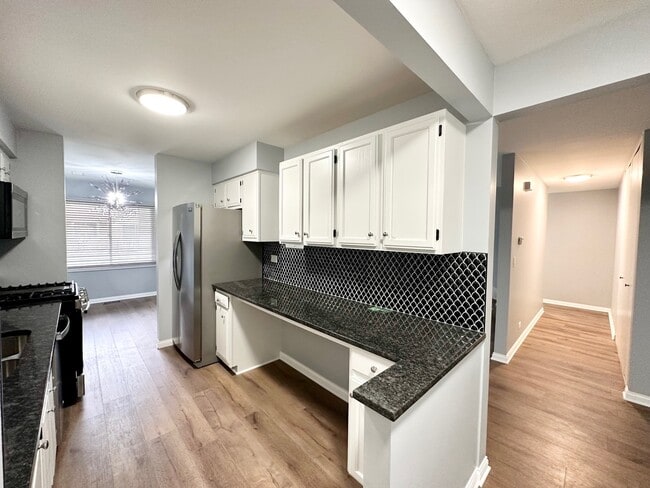 Building Photo - 3022 Roberts Dr