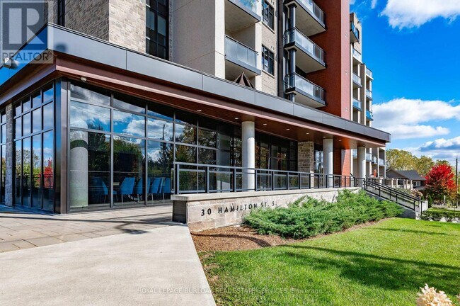 Photo du bâtiment - 30 Hamilton St S