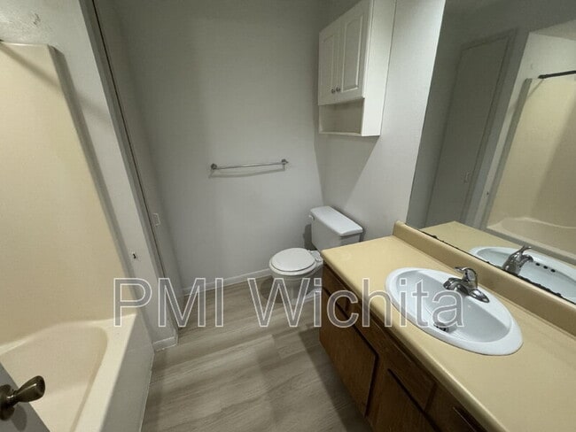 Foto del edificio - 3501 W 21st St N