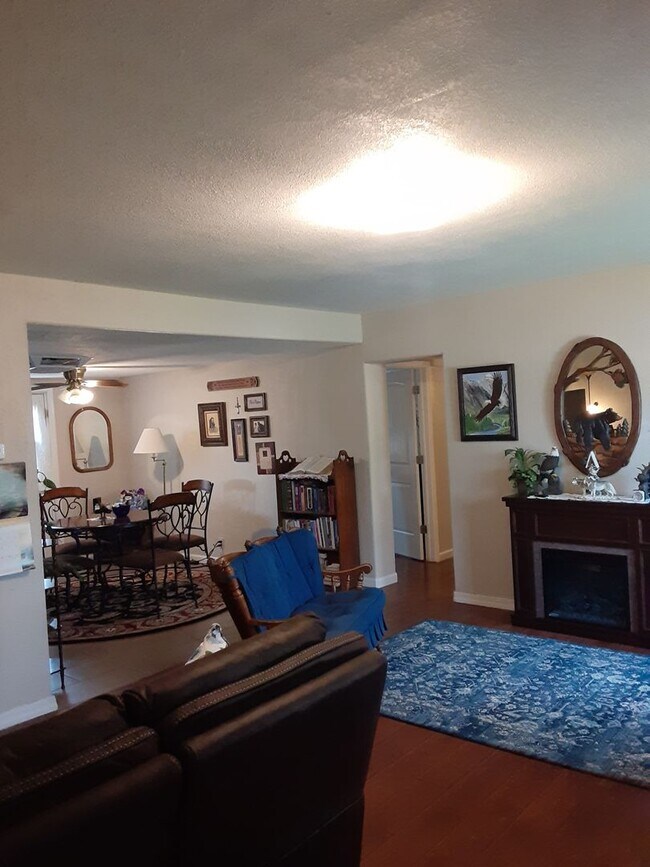Foto del edificio - 3 Bedroom 2 Bath in Cortez