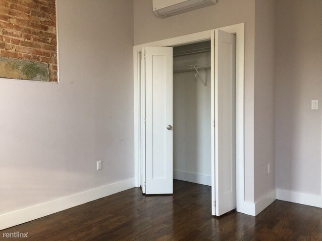 Building Photo - 493 Macon St