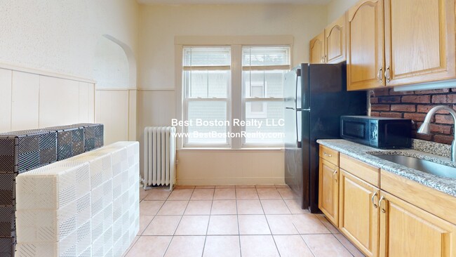 Building Photo - 93 Capen St