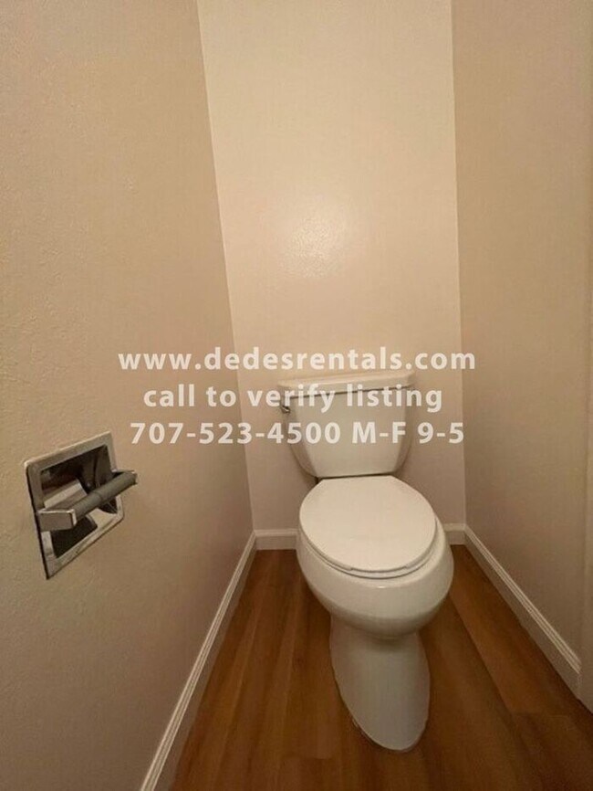 TwoStory townhouse in Larkfield/Wikiup area! Townhome Rentals in