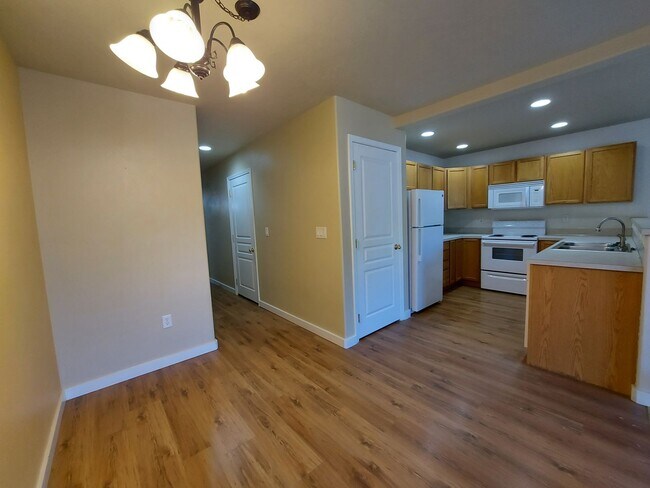 Foto del edificio - 3 bedroom 2 bath home with attached garage