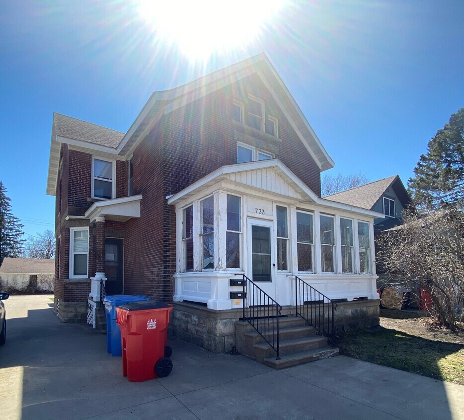 733 W 5th St, Winona, MN 55987 Townhome Rentals in Winona MN