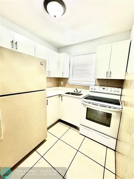 Foto del edificio - 2350 NW 72nd Ave