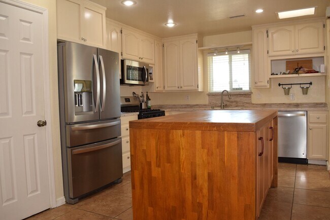 Building Photo - 5525 Forestwood Dr