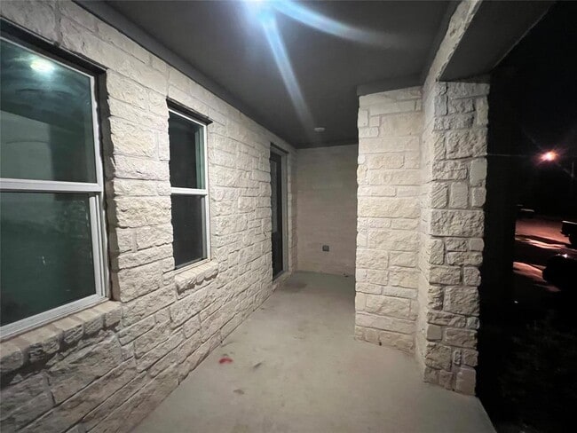 Building Photo - 112 W Point Way