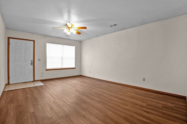 Building Photo - Dawn Dr. 1460 -1462