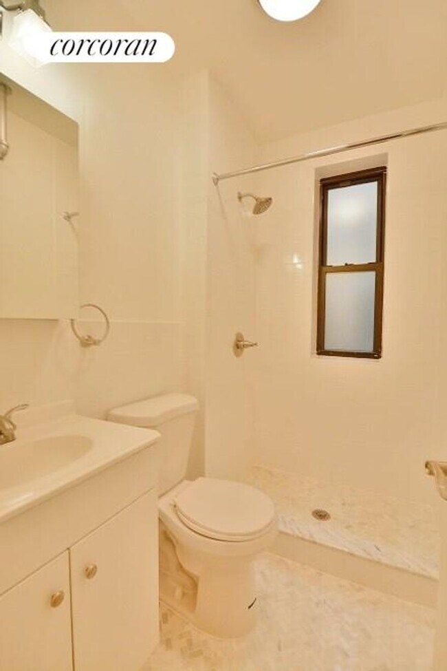 Foto del edificio - 505 W 122nd St