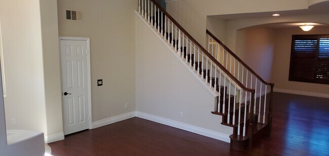 Building Photo - Gorgeous Camarillo Home!   Must See!!!