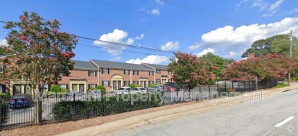 Building Photo - 2530 E North St
