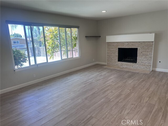 Foto del edificio - 145 E Hoover Ave