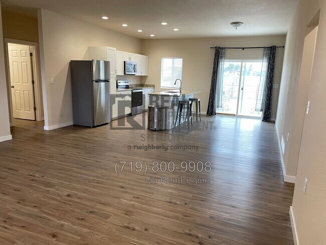 Building Photo - 430 E Stardust Dr